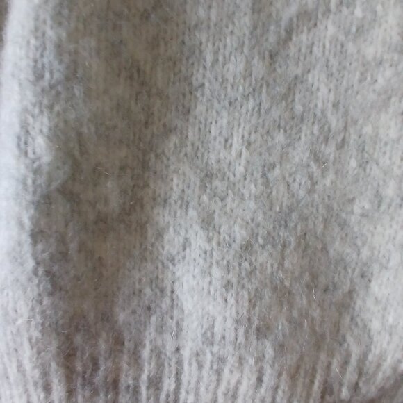 Women's oversize sweater. - Picture 3 of 4